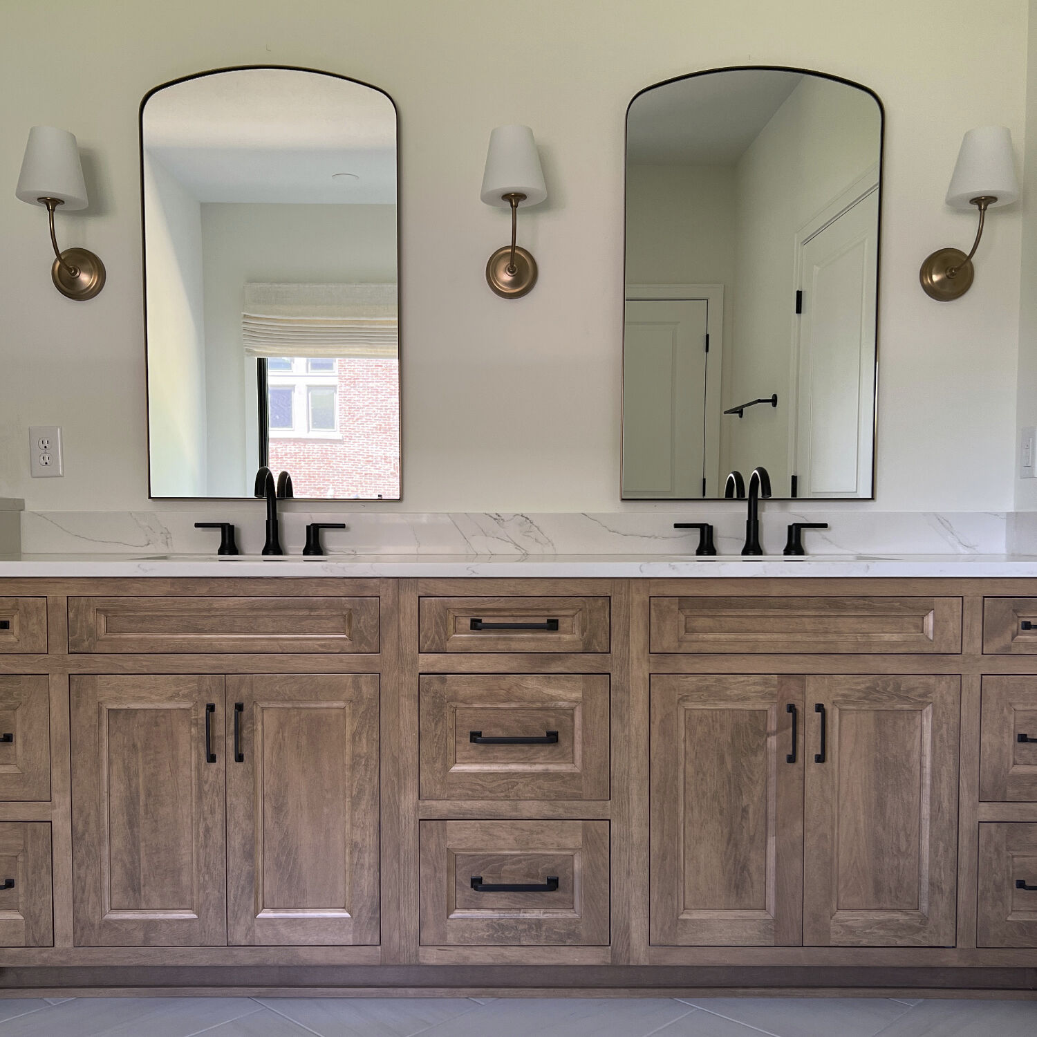 Sylvan Bath Sconce Wall Light in Vibrant Gold