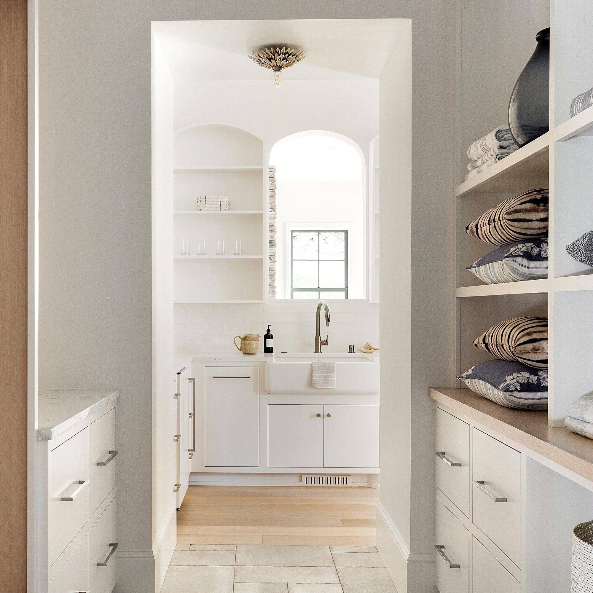 Broche Sconce Wall Light in Antique Gold